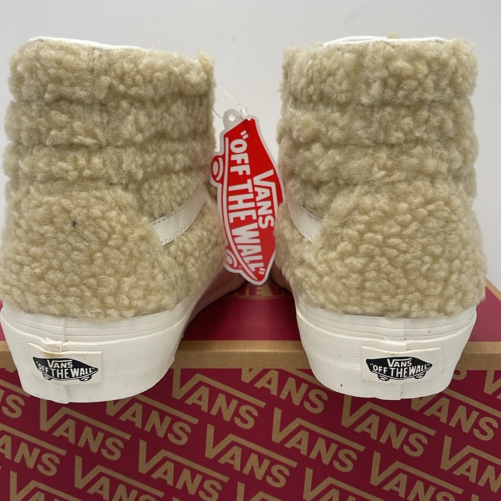 Vans WMNS Sk8-Hi Tapered Sneakers Sk8-Hi Tapered
Cozy Hug Mojave Desert
Sherpa - Picture 13 of 16